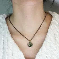 Collier croix tsavoritas