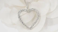 Collier cœur en or blanc et diamants