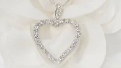 Collier cœur en or blanc et diamants