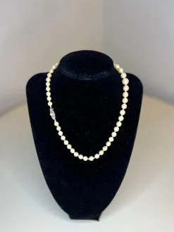 Collier de 51 perles de culture, fermoir argent
