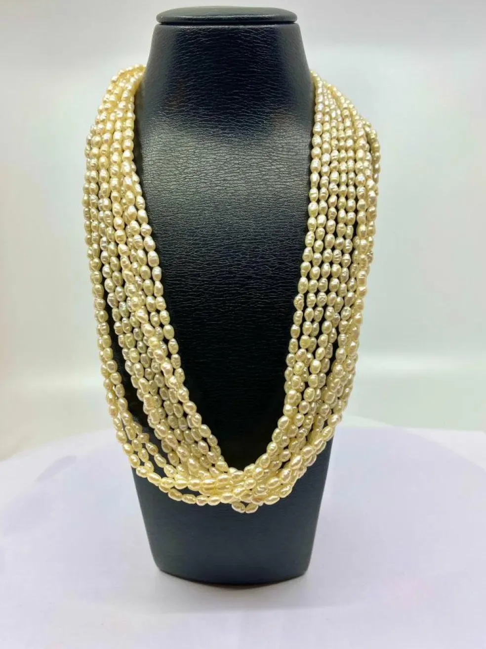 Collier de 10 rangs de perles de culture BIWA, fermoir en or 18 carats émaillé