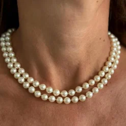 Collier de perles à deux rangs