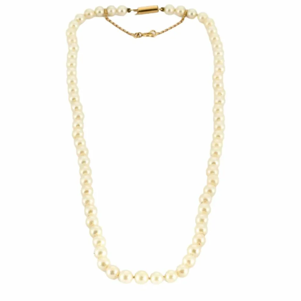 Collier de Perles Blanches en chute et fermoir or jaune