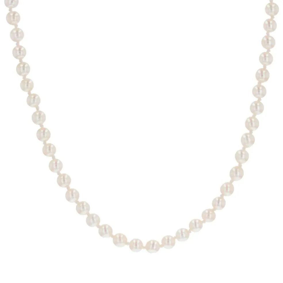 Collier de perles blanches en choker