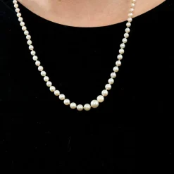 Collier de Perles Blanches en chute et fermoir or jaune
