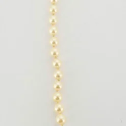 Collier de Perles Blanches en chute et fermoir or jaune