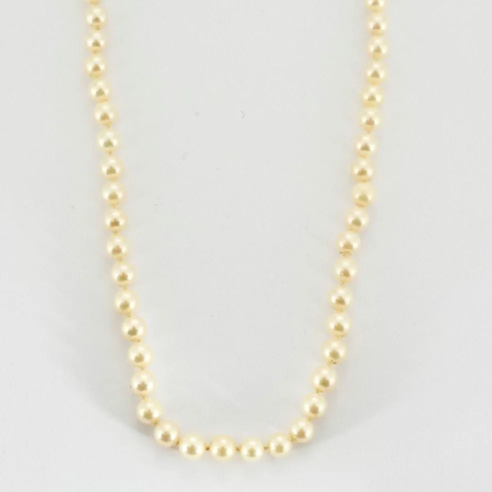 Collier de Perles Blanches en chute et fermoir or jaune