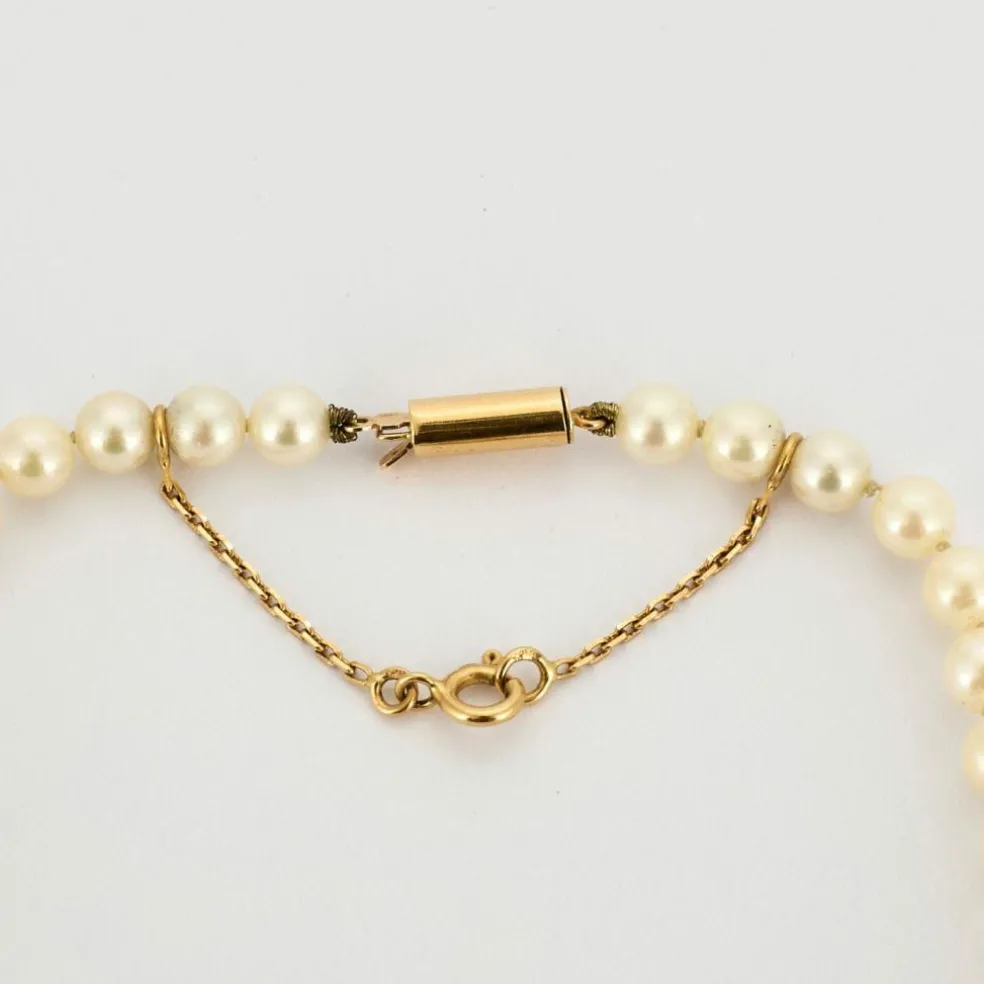 Collier de Perles Blanches en chute et fermoir or jaune