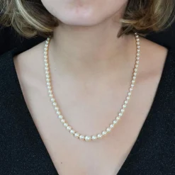 Collier de perles de culture et fermoir or blanc
