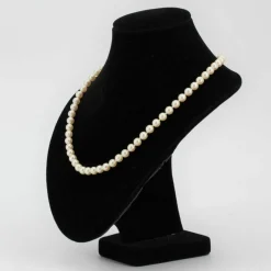 Collier de perles de culture et son fermoir diamants rubis