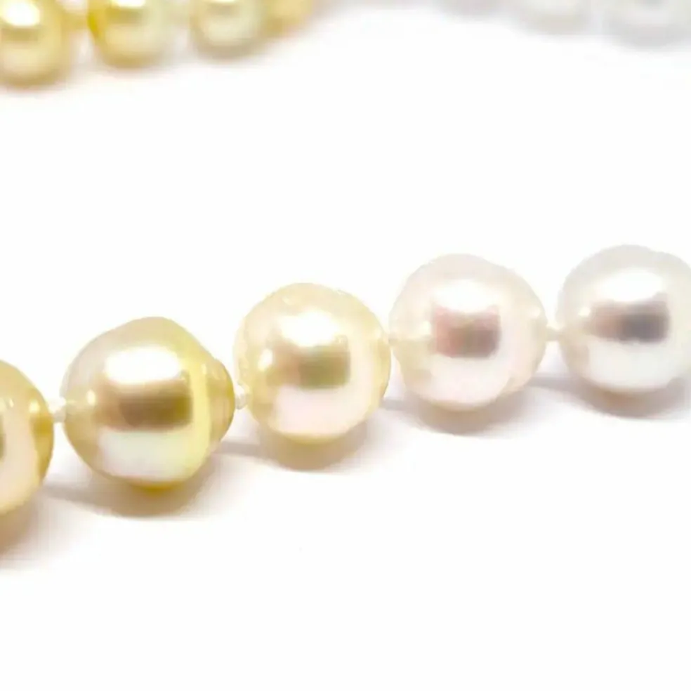 Collier de perles dorées & blanches