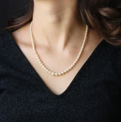 Collier de perles en chute et son fermoir diamants