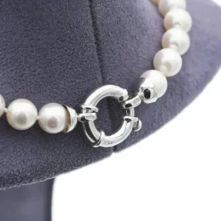 Collier de perles japonaises avec fermoir en or blanc