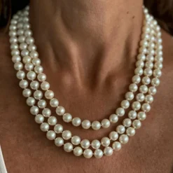 Collier de perles trois rangs