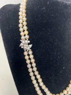 Collier Double rangs asymétrique 157 perles de culture fermoir or et diamants 46 cm