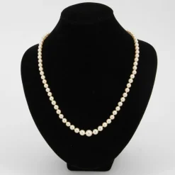 Collier en chute de perles de culture