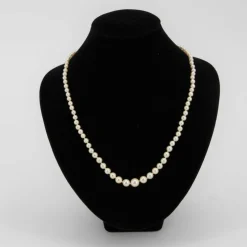 Collier en chute de perles à l'orient blanc nacré