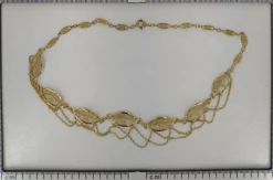 Collier en filigrane d'or, perles de graines naturelles
