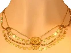 Collier en or avec émail