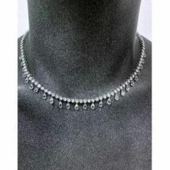 Collier en Or Blanc 18 Carats serti de Diamants.