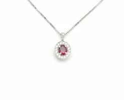 Collier en or blanc avec rubis et diamants