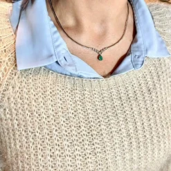 Collier en or blanc avec diamants et goutte d'émeraude