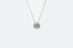 Collier en or blanc avec pendentif pavé de diamants