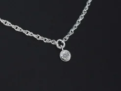 Collier en or blanc avec diamant