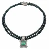 Collier en or blanc, centre émeraude colombienne 8,95 ct, diamants naturels