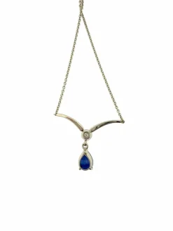 Collier en or blanc certifié IGI avec saphir et diamant
