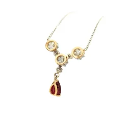 Collier en or blanc diamants et rubis