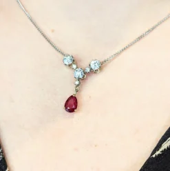 Collier en or blanc diamants et rubis