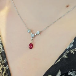 Collier en or blanc diamants et rubis