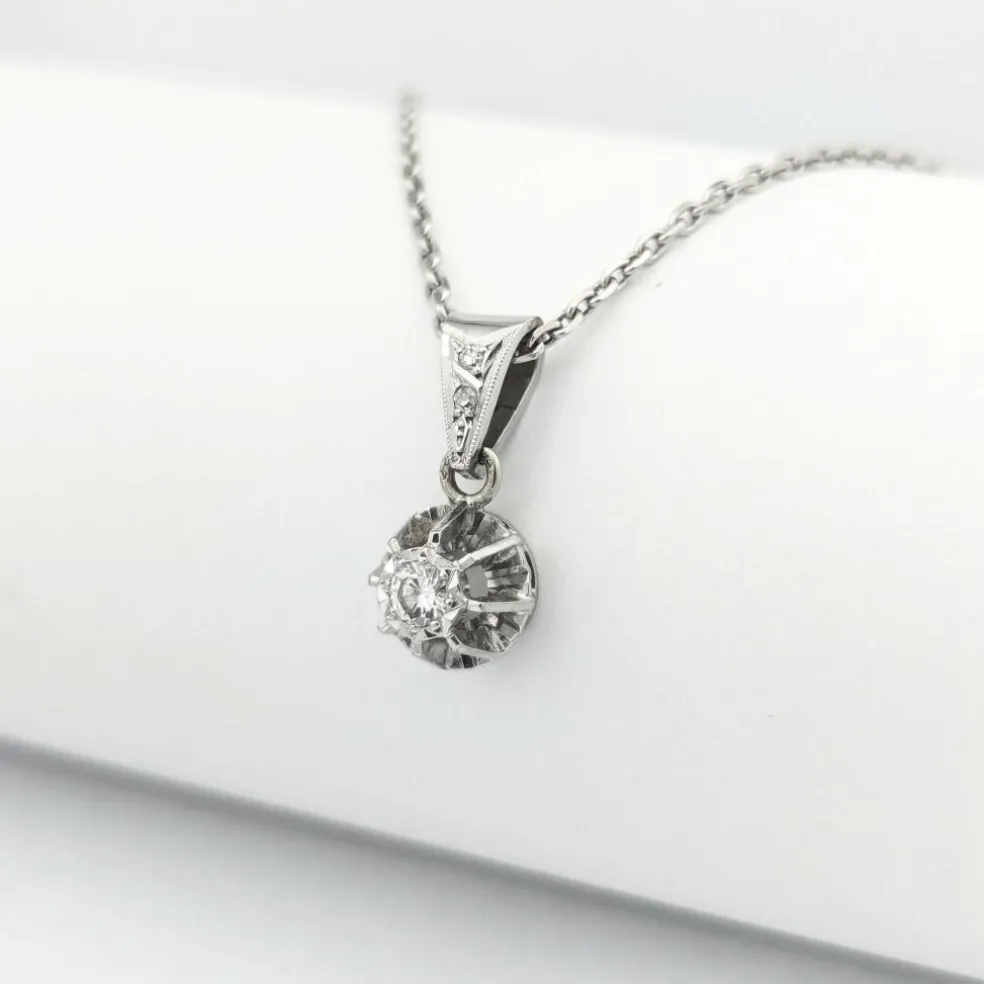 Collier en or blanc et diamants
