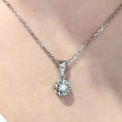 Collier en or blanc et diamants