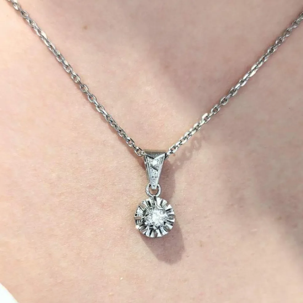 Collier en or blanc et diamants