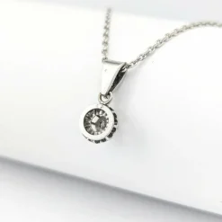 Collier en or blanc et diamants