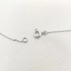 Collier en or blanc serti d'un diamant de 0.15 carat