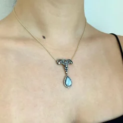Collier en or, diamant et opale