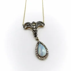 Collier en or, diamant et opale