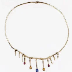 Collier en or et ses saphirs de couleur