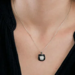 Collier en or gris diamants noirs et diamants blancs