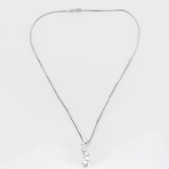 Collier en or gris et pendentifs en diamants