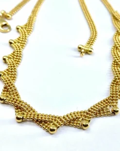 Collier en or jaune 18 carats à décor de petites boules