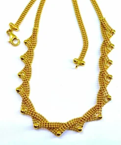Collier en or jaune 18 carats à décor de petites boules