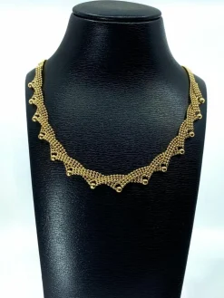 Collier en or jaune 18 carats à décor de petites boules