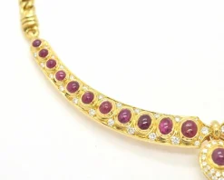 Collier en or jaune avec diamants et rubis