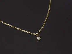 Collier en or jaune avec diamant