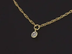 Collier en or jaune avec diamant