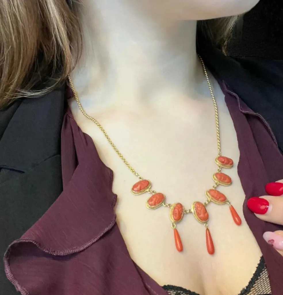 Collier en or jaune avec camées, inspiré de la Rome antique